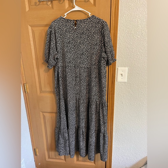 Women’s Tiered Maxi Dress - Picture 5 of 9